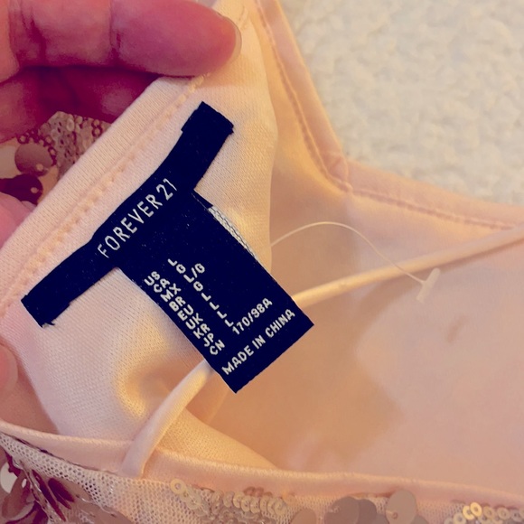 🌸💟 FINAL SALE 💟🌸 Forever 21 Sparkly Peach Sequin Crop Top Size L - Picture 8 of 10